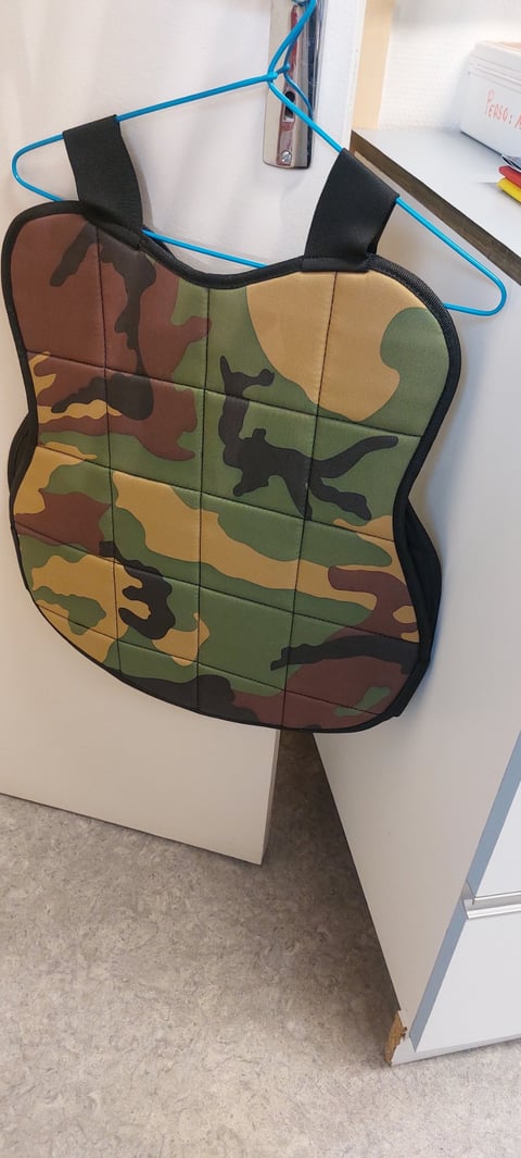 8 plastrons neufs gilets airsoft