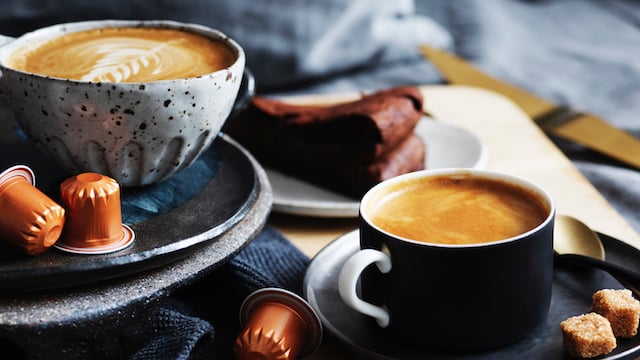 Vittoria-Coffee-served-in-cup