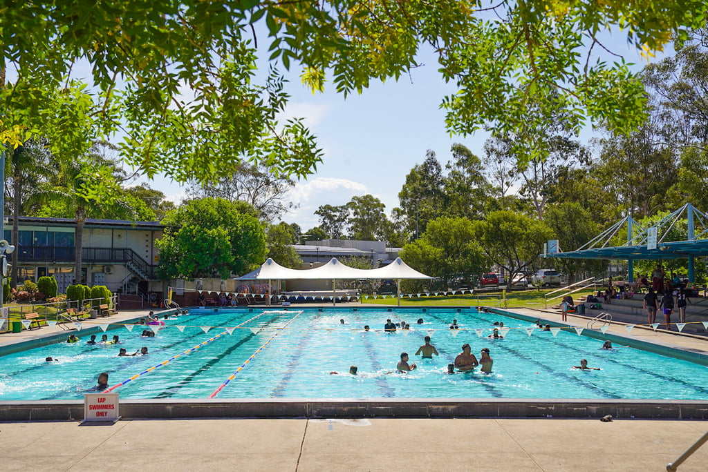 The centre features an eight lane 50m Olympic heated outdoor pool, a 25m pool and a toddler wading pool.