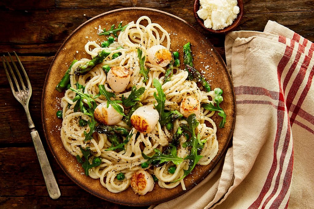 Cacio e Pepe with Pan-Seared Scallops & Asparagus