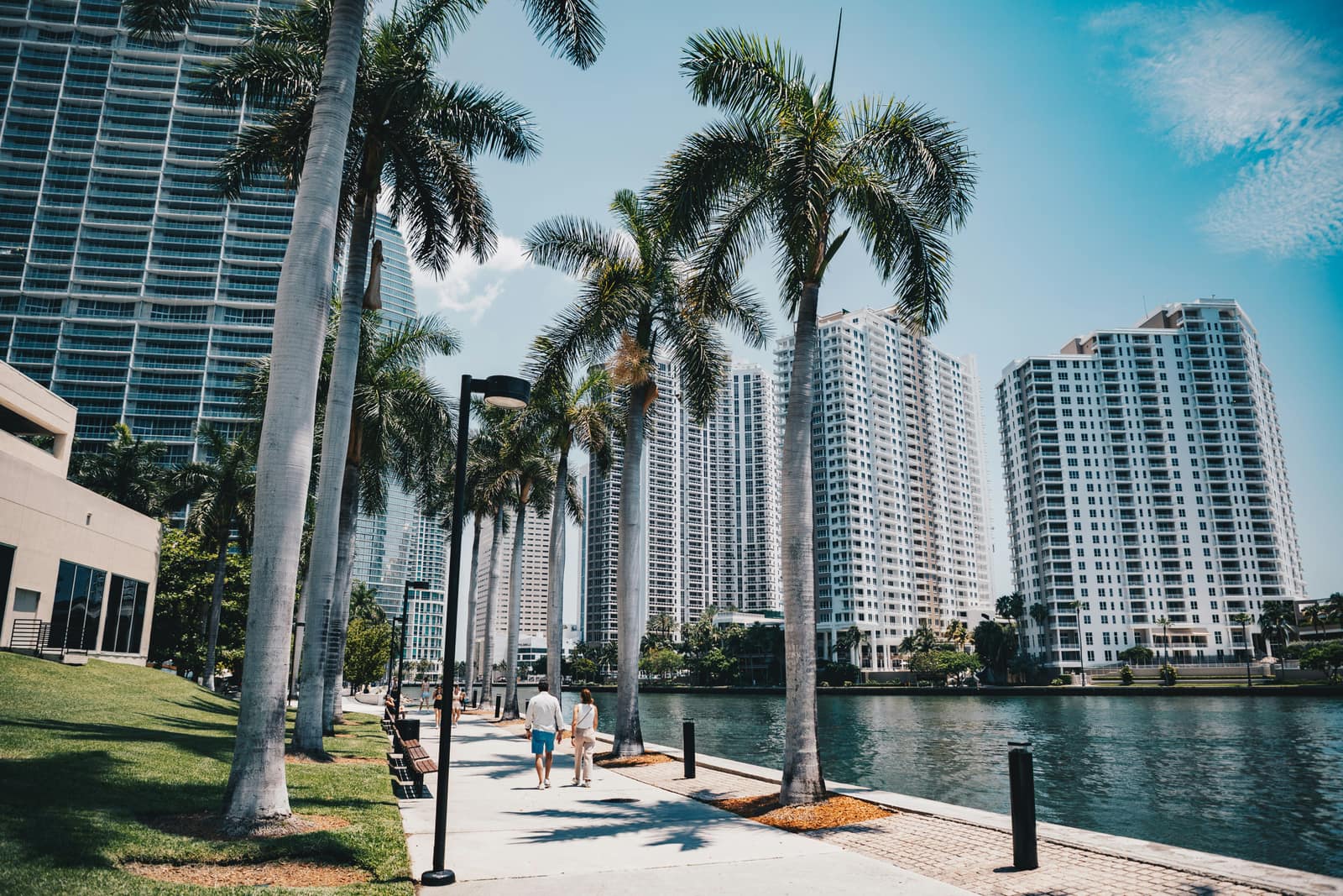 How Much Does a Public Adjuster Make in Florida? Pay and Fee Caps