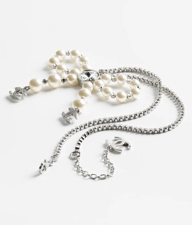 CHANEL Pendant Necklace