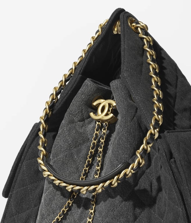 CHANEL CHANEL 25 Medium Handbag