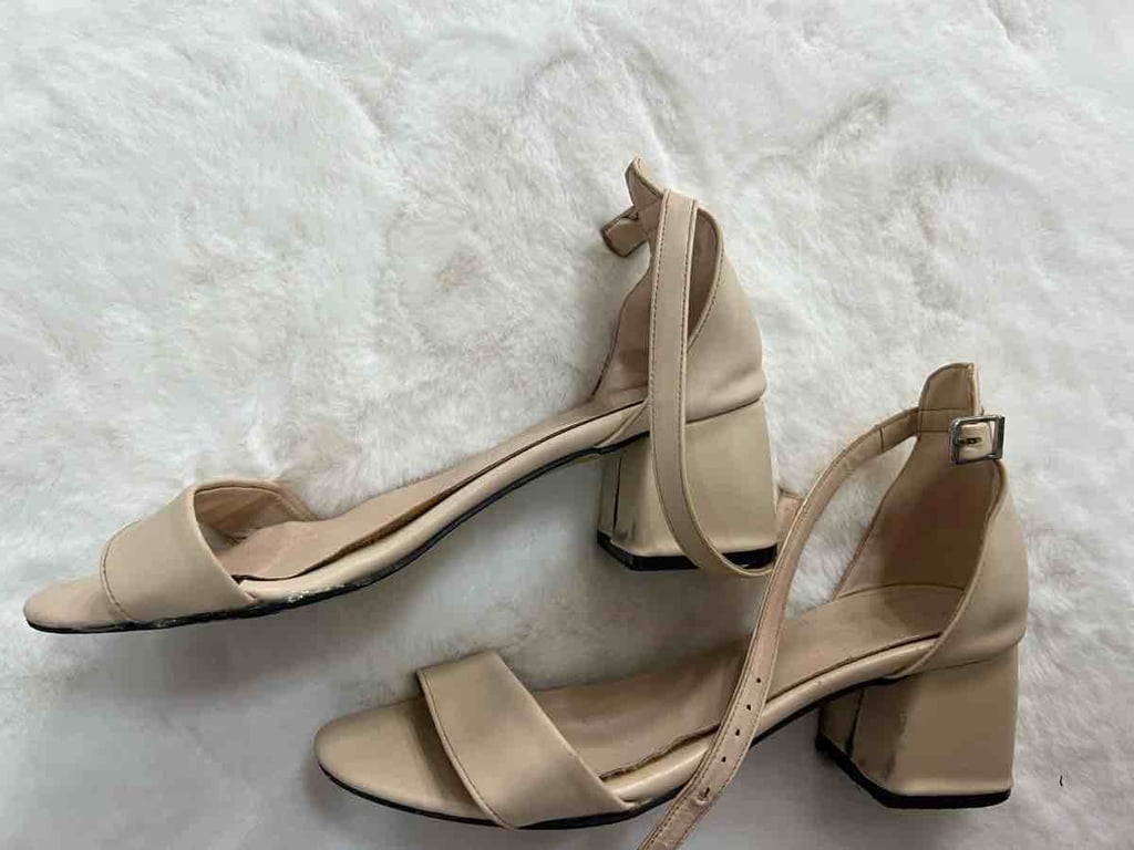 Fotografi e sandale  në LIST.AL