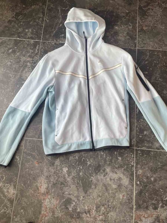 Fotografi e bluze nike tech në LIST.AL