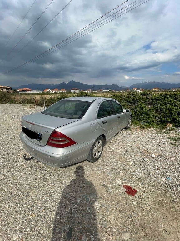 Fotografi e Mercedes benz  në LIST.AL