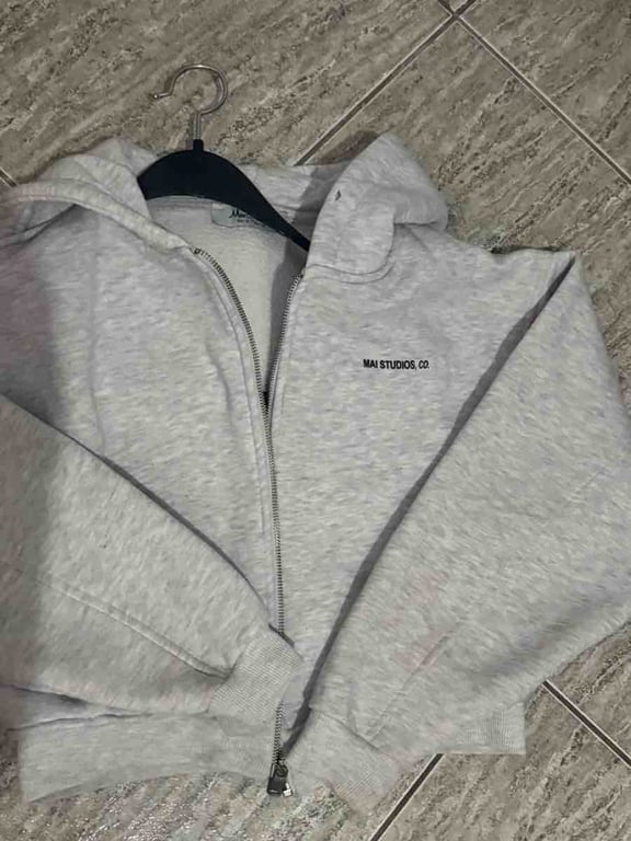 Fotografi e Hoodie crop  në LIST.AL