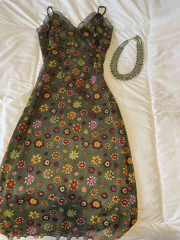 Fotografi e fustan yll per pranvere vere në LIST.AL