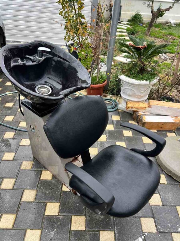 Fotografi e paltron per larje koke parukeri, sallon në LIST.AL