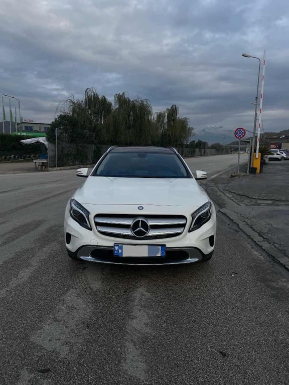 Fotografi e Mercedez GLA 2015 në LIST.AL