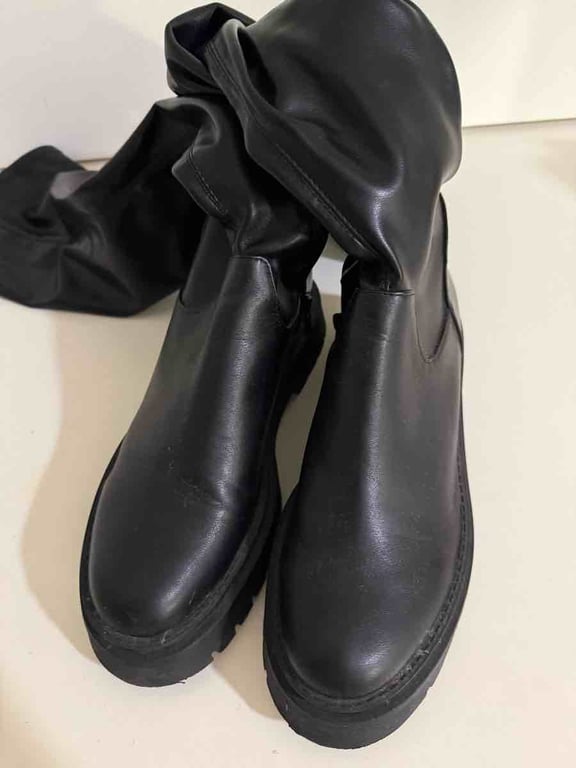 Fotografi e Cizme te gjata stradivarius në LIST.AL