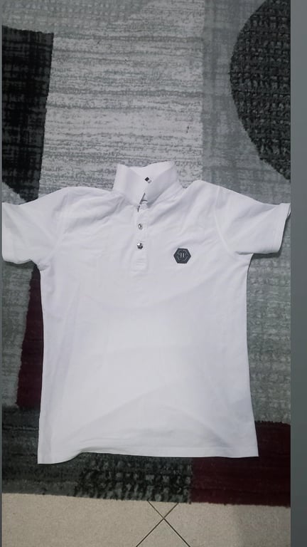 Fotografi e BLUZE në LIST.AL