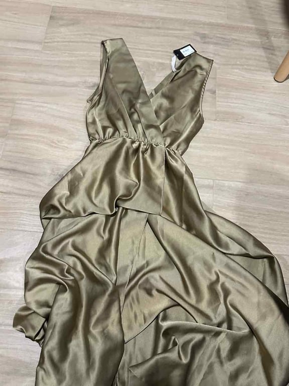 Fotografi e fustan i gjate në LIST.AL