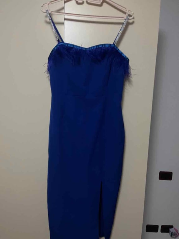 Fotografi e Fustan blu per evente në LIST.AL