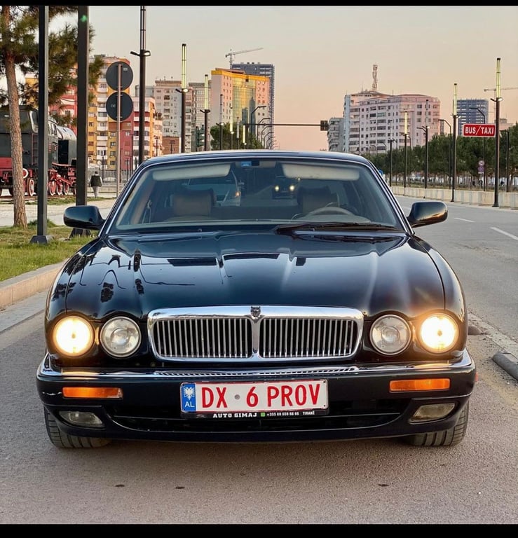 Fotografi e Jaguar XJ6 (1996) në LIST.AL