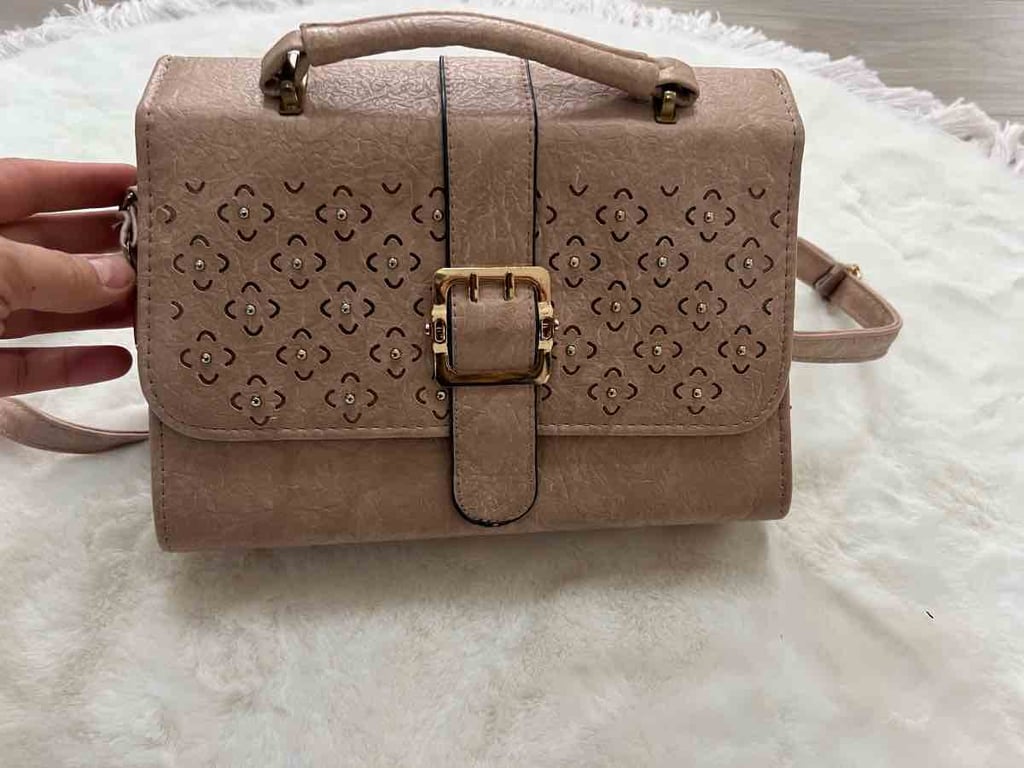 Fotografi e cante  në LIST.AL