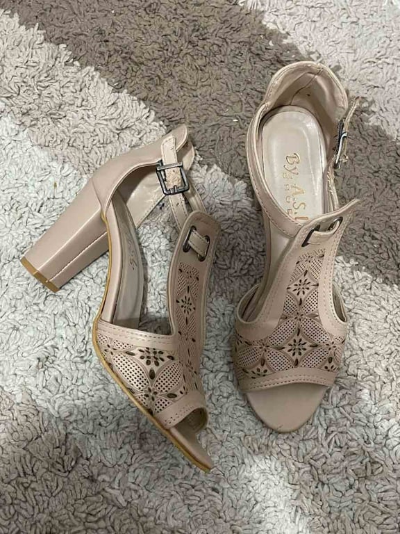 Fotografi e taka nude ne nr 39 1500L në LIST.AL