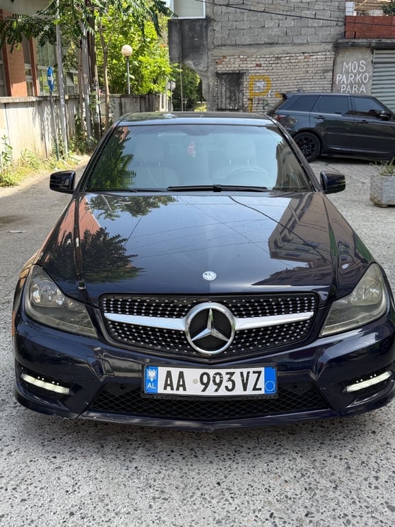 Fotografi e Mercedez Benz C 220 në LIST.AL