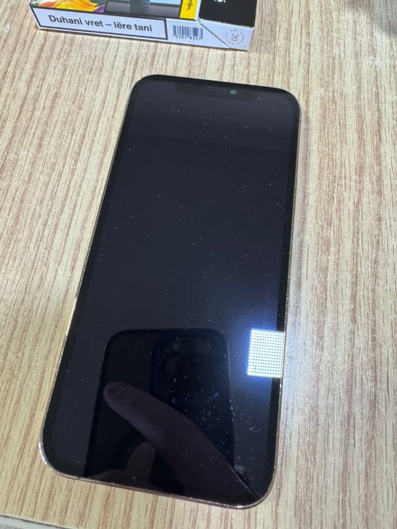 Fotografi e Celular i Përdorur në Gjendje të Mirë në LIST.AL