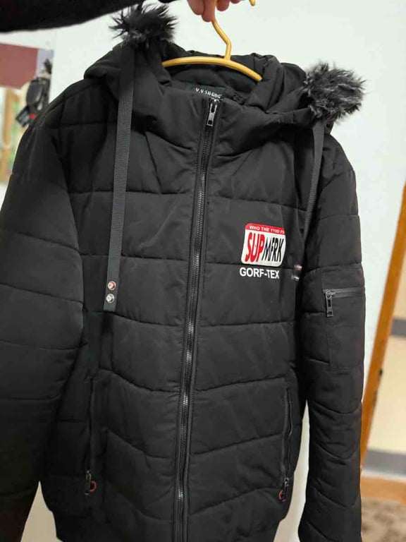 Fotografi e xhupi në LIST.AL