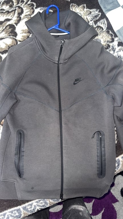 Fotografi e xhakete nike tech fleece në LIST.AL