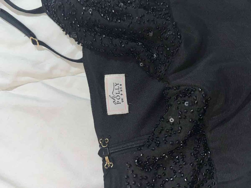 Fotografi e Fustan i mbrëmjes me xixa, ngjyrë e zezë në LIST.AL