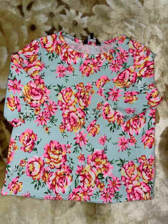 Fotografi e Bluze në LIST.AL