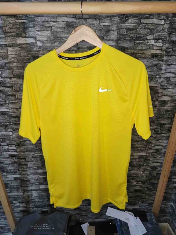 Fotografi e Bluze Nike  në LIST.AL