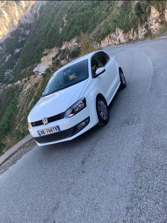 Fotografi e polo në LIST.AL