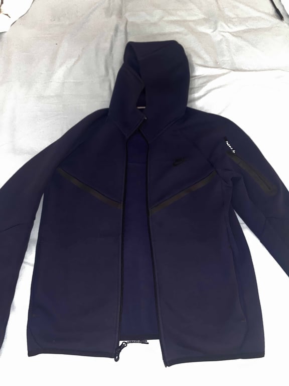 Fotografi e nike tech dark blue në LIST.AL