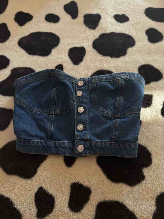 Fotografi e crop jeans në LIST.AL