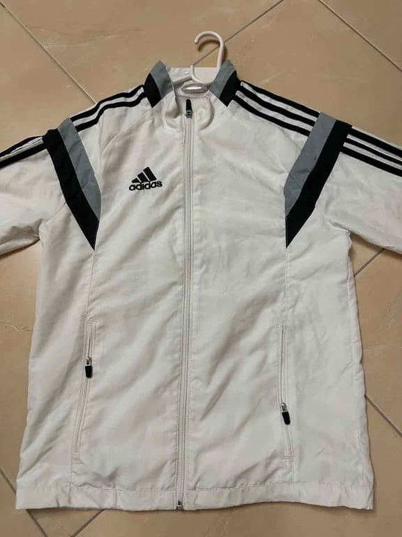 Fotografi e Xhup sportiv Adidas  origjinal  në LIST.AL