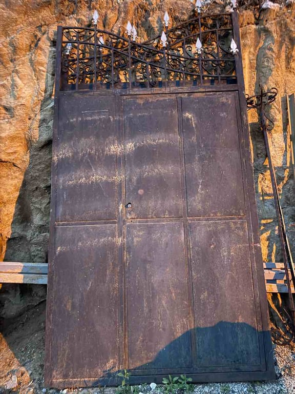 Fotografi e Porte me hapje , plus der teke në LIST.AL