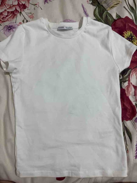 Fotografi e bluze e ngjusht në LIST.AL