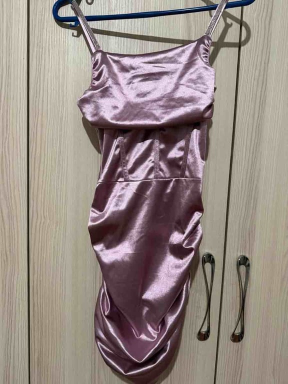 Fotografi e fustan në LIST.AL