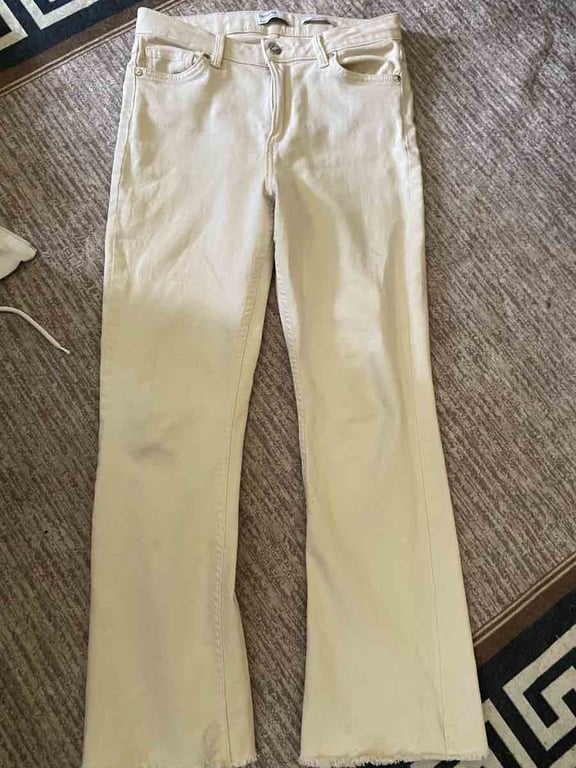 Fotografi e Gjins Bershka masa 34 në LIST.AL