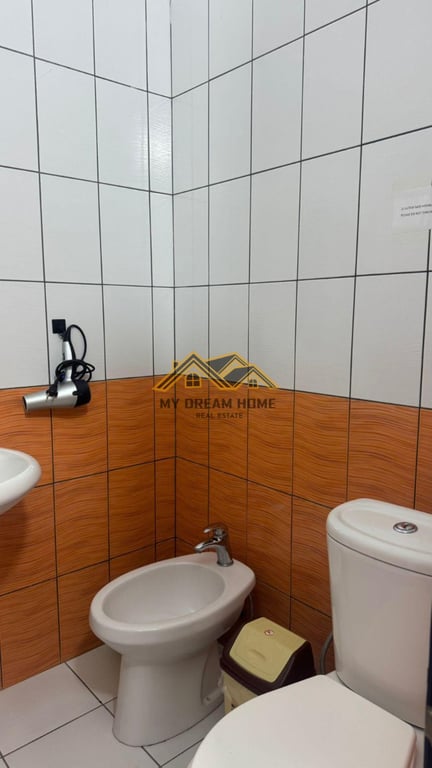 Fotografi e JEPET ME QERA APARTAMENT TEK PALLATI KAMELIA në LIST.AL