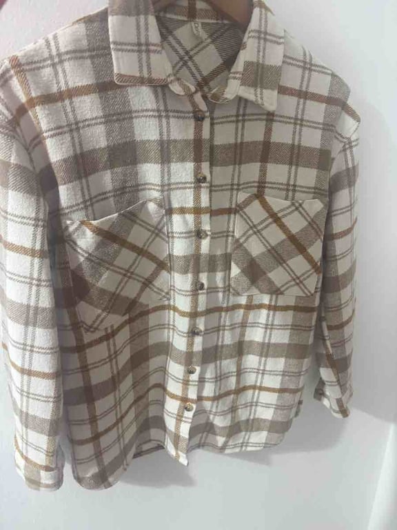 Fotografi e Kemishe pambuku me kuadrate në LIST.AL