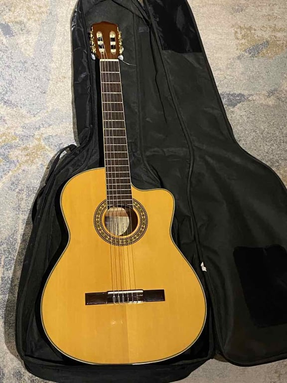 Fotografi e Kitare klasike në LIST.AL