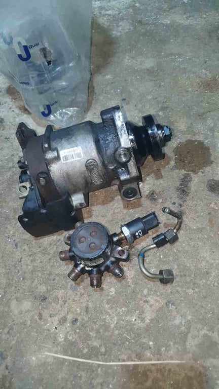 Fotografi e pompe nafte per ford focus 1.8tdci në LIST.AL