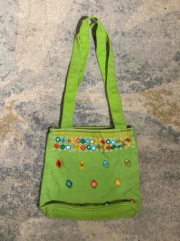 Fotografi e Gap embroidery handbag në LIST.AL