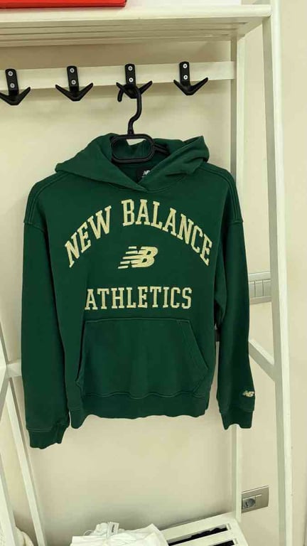 Fotografi e new balance hoodie në LIST.AL