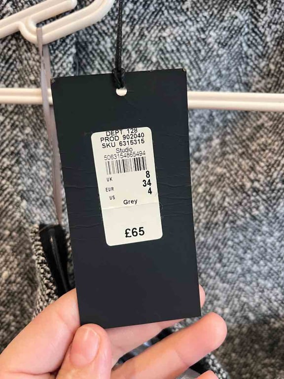 Fotografi e Kostum në LIST.AL