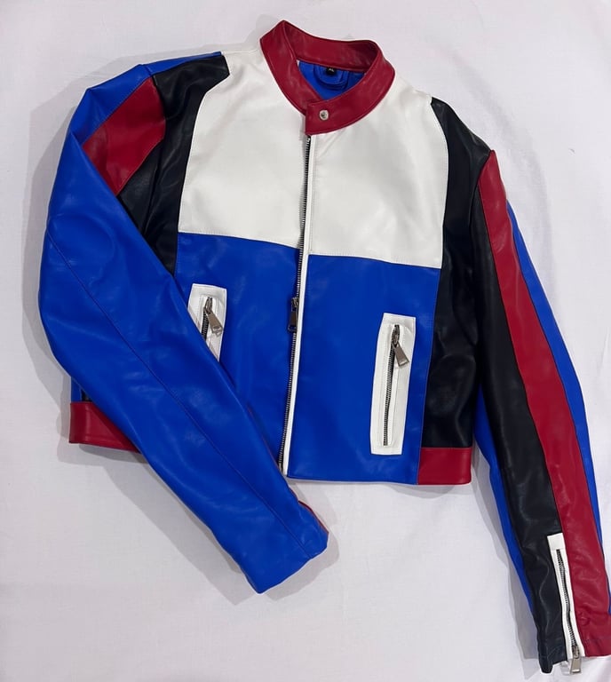 Fotografi e xhup lekure nje YLL në LIST.AL