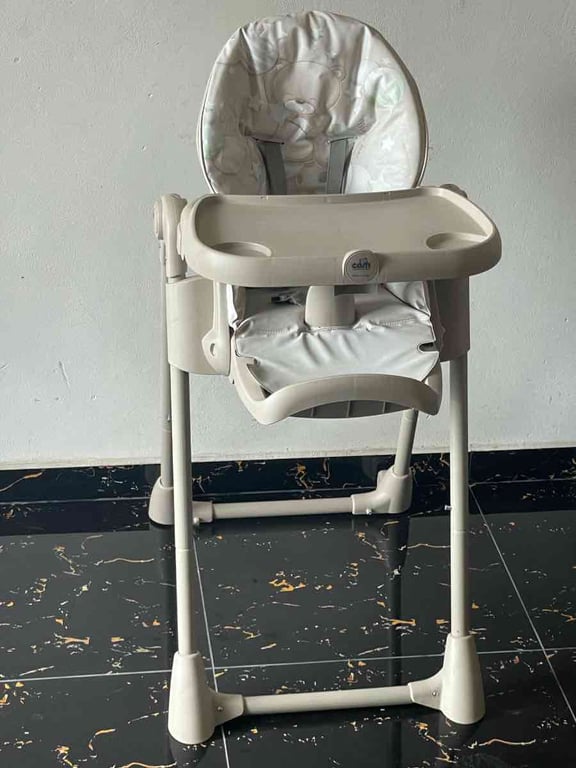 Fotografi e karrike ushqimi në LIST.AL