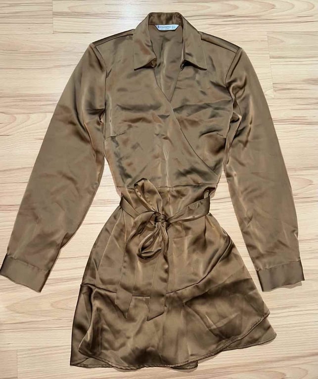 Fotografi e Fustan Stradivarius  në LIST.AL