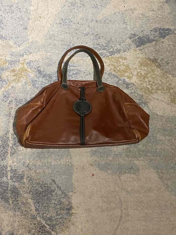 Fotografi e cante leather në LIST.AL