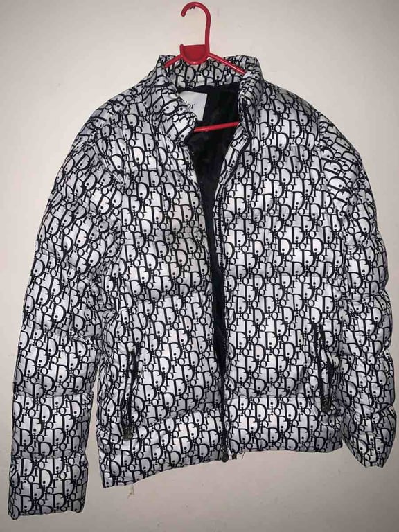 Fotografi e xhupe në LIST.AL