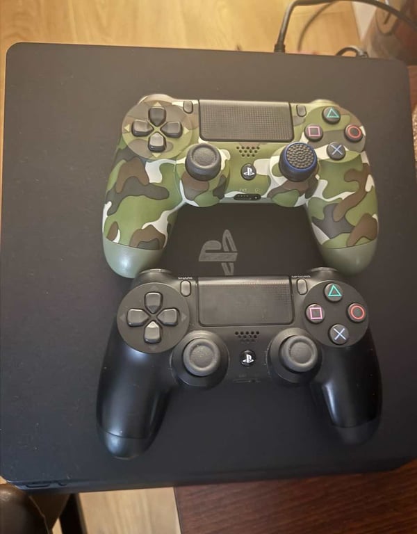 Fotografi e Playstation 4  në LIST.AL