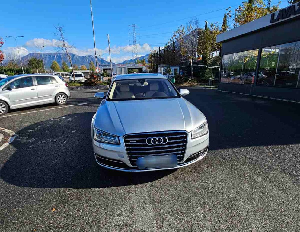 Fotografi e Audi A8 2011 Look 2015  në LIST.AL